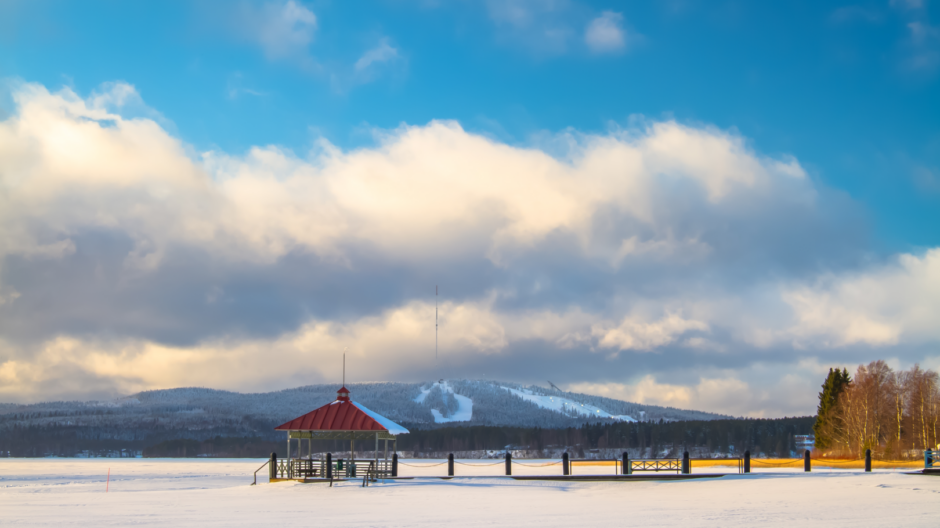 Talvikuva hiukasta Vuokatin vaaroille.