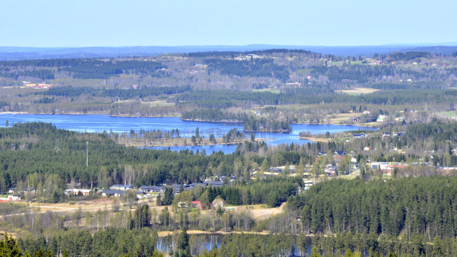 Järvi- ja vaaramaisema Vuokatista.