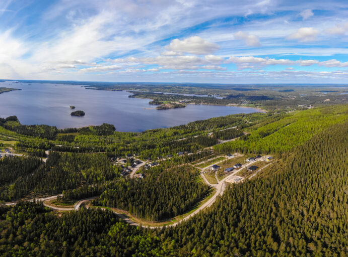 Näkymä Vuokatinvaaralta kohti Nuasjärveä.