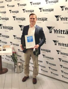 Mika Kilpeläinen vastaanotti Vuoden elinvoimakunta palkinnon 9.12.2022
