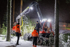 Metsäkone Tenetin koululla.