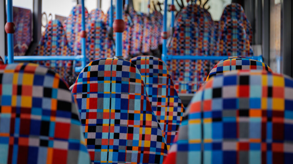 Kuva bussin sisätiloista