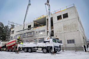 Lukio- ja kirjastorakennuksen työmaa Sotkamossa