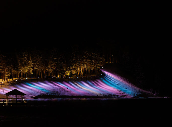 Hiukan elämysvalot illan hämärässä.