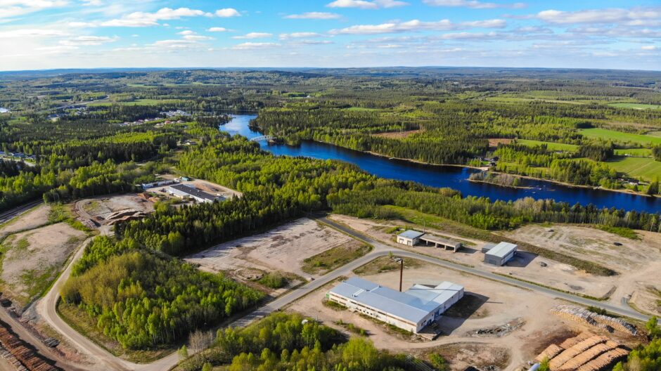 Sotkamon Tenetinvirran alueen teollisuustontit ilmasta kuvattuna