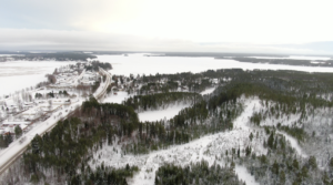 Kuvassa talvinen Leivolanlahden alue ilmasta kuvattuna