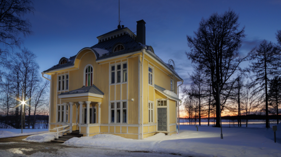 Kuvassa Aatos iltahämärässä.