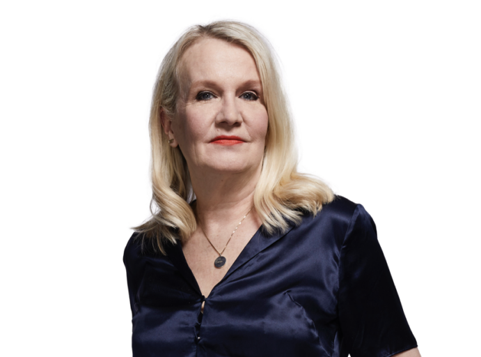 Kuvassa on näyttelijälegenda Miitta Sorvali, jonka haastattelu kuullaan huumorifestivaalilla.