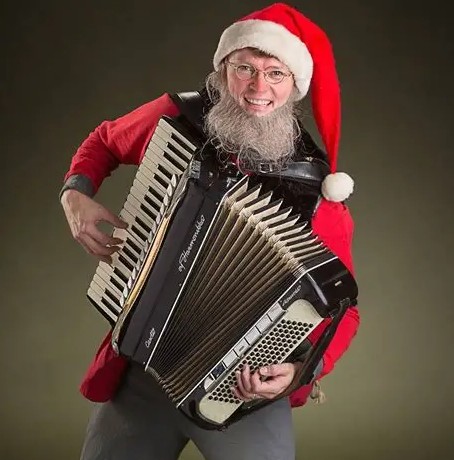 Sotkamon joulunavauksessa esiintyvä Valto-tonttu. 