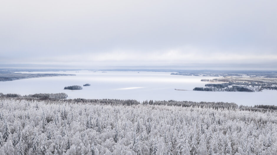 Talvinen maisema Vuokatinvaaralta